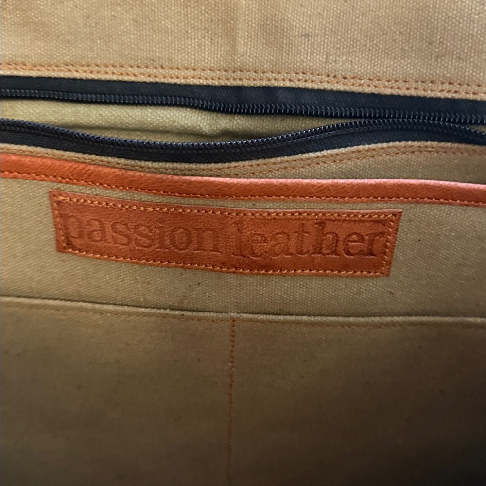 Vintage Tan Leather Messenger Bag - Picture 4 of 7